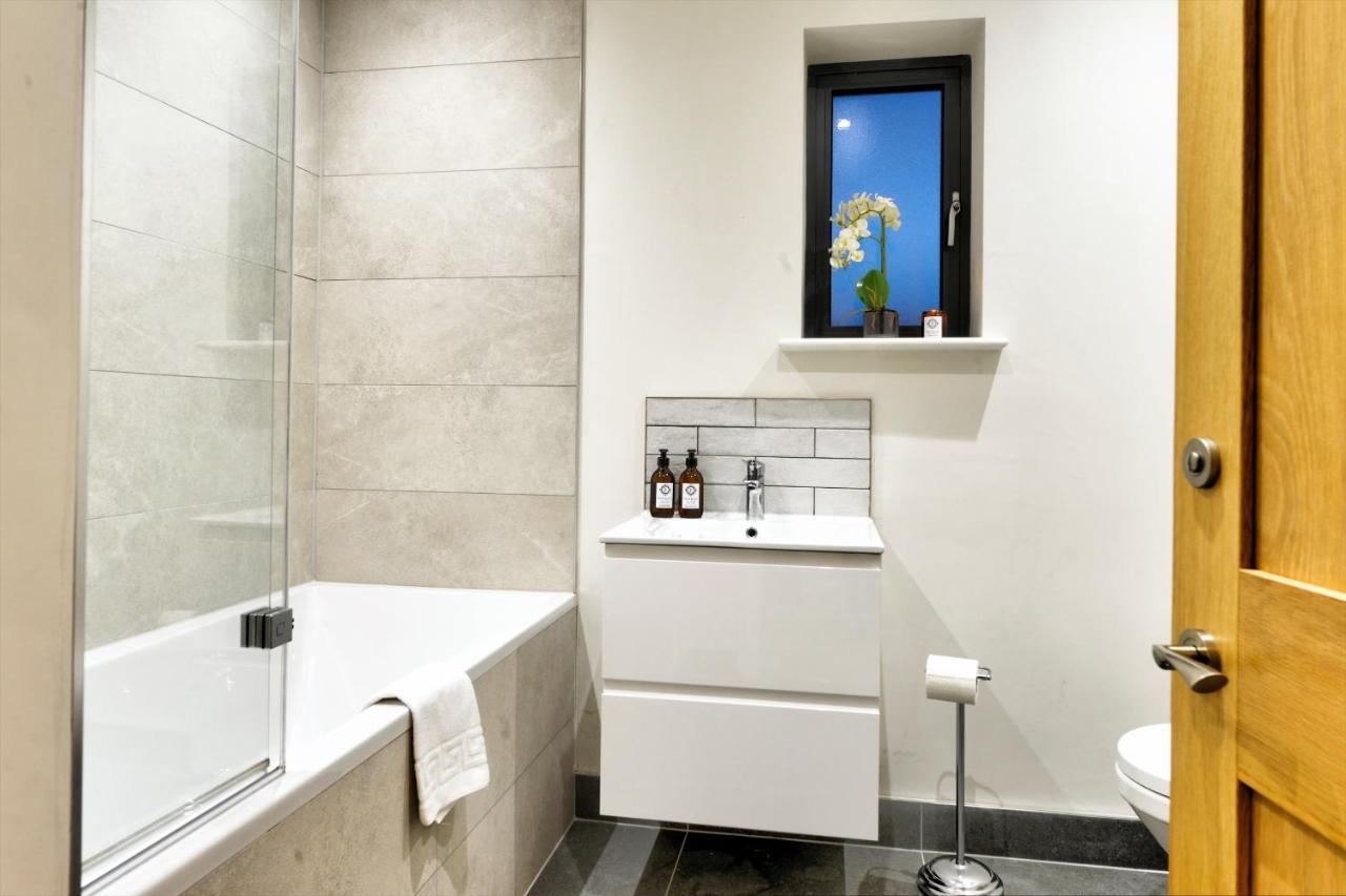 The Penthouse - Allocated Parking With City Views Ripon Exteriör bild